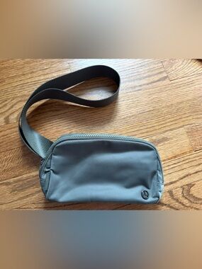 Lululemon Everywhere Belt Bag 1L GUC!